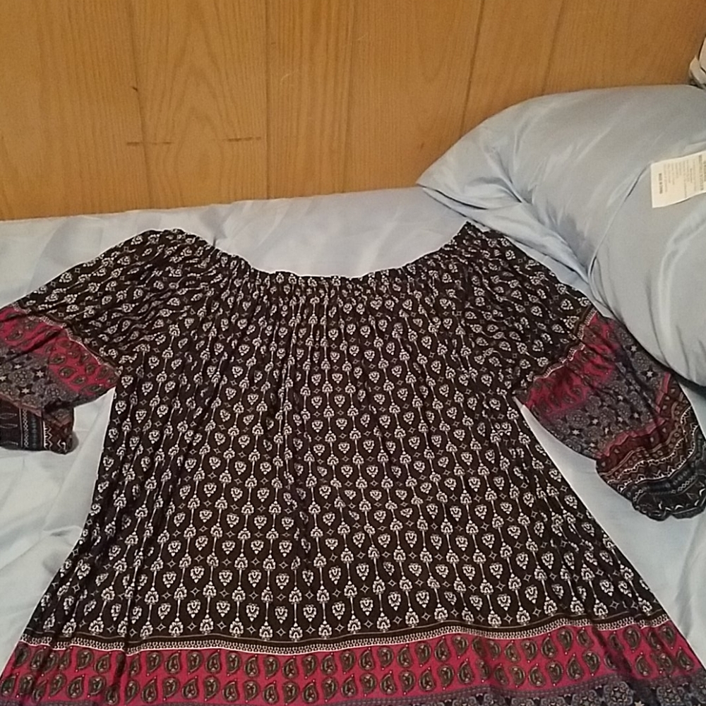 Off shoulder shirt